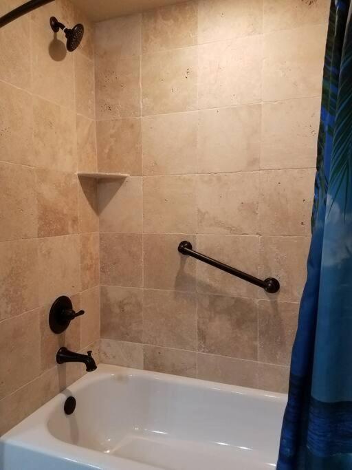 Hawaiian Cottage - Heated Pool Walk To The Beach ココアビーチ エクステリア 写真