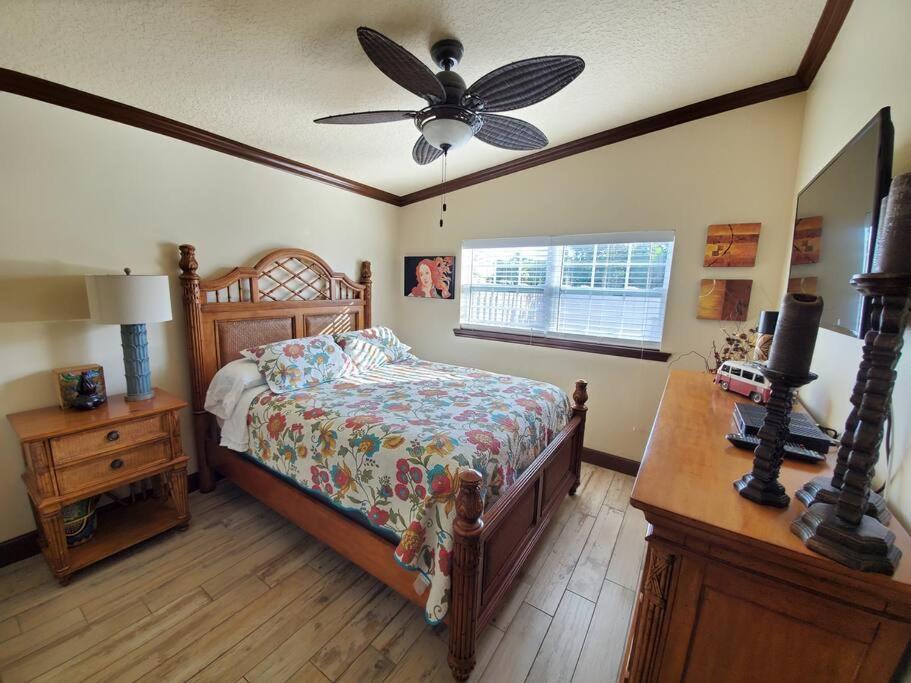 Hawaiian Cottage - Heated Pool Walk To The Beach ココアビーチ エクステリア 写真