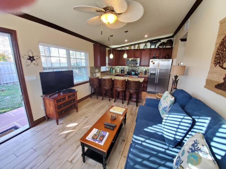 Hawaiian Cottage - Heated Pool Walk To The Beach ココアビーチ エクステリア 写真
