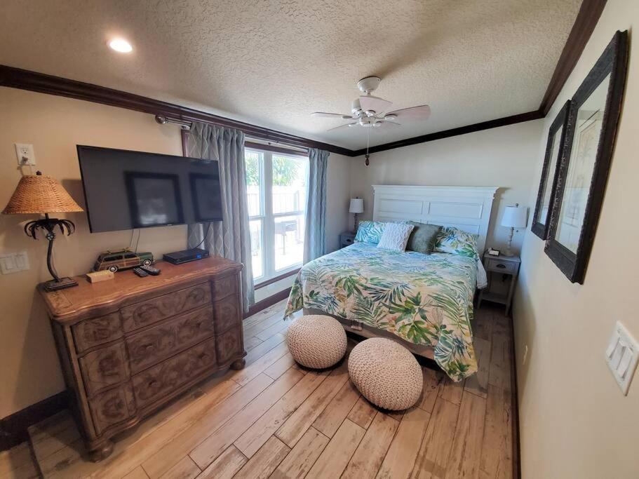 Hawaiian Cottage - Heated Pool Walk To The Beach ココアビーチ エクステリア 写真