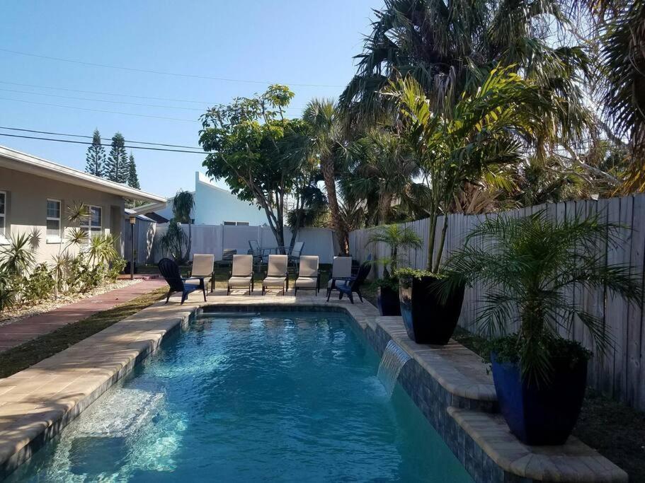 Hawaiian Cottage - Heated Pool Walk To The Beach ココアビーチ エクステリア 写真